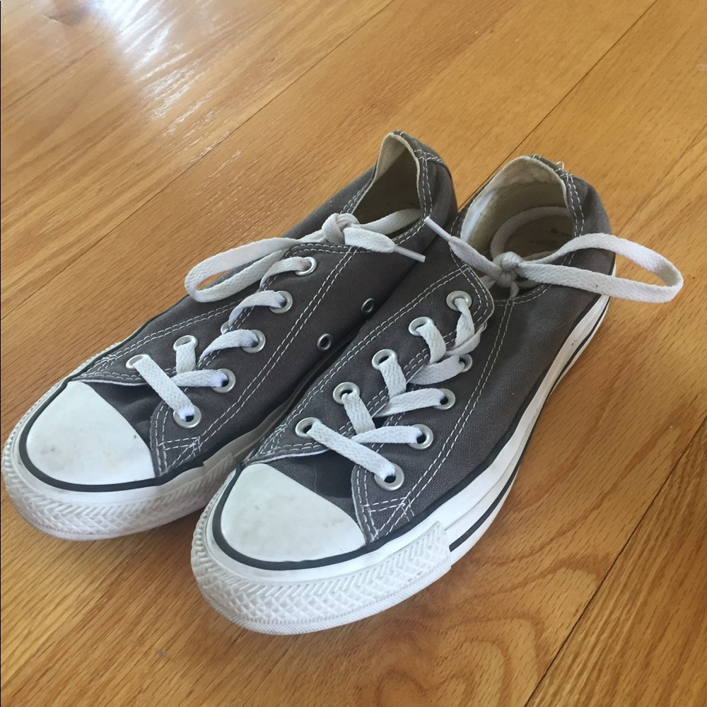 Women's size 6 Men's size 4 gray converse